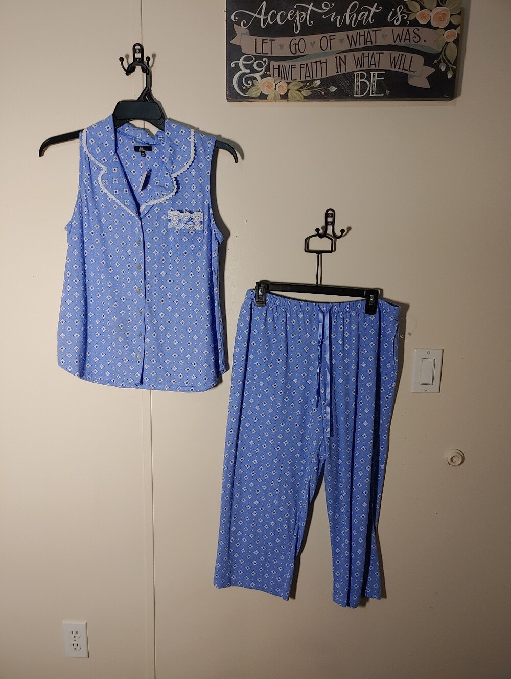 NWOT Feminine & Pretty Aria Medium Blue Floral Sleeveless pajama Set